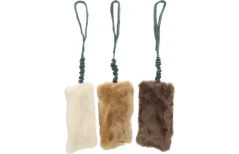 Hračka na preťahovanie so psom s pravou kožušinou a amortizérom. Veľkosť S: 55 x 11 x 4 cm.