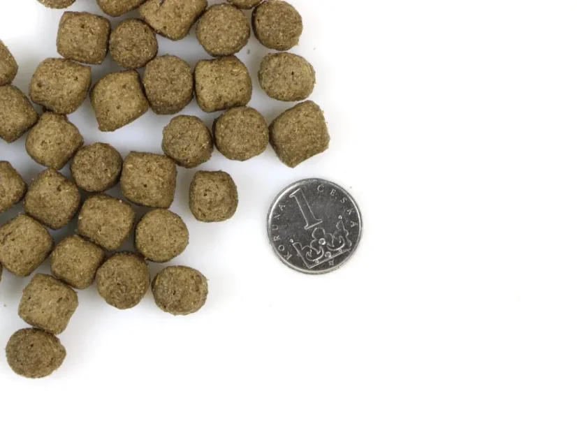 Marp Natural Senior Light granule s bielou rybou pre starších psov, kastrovaných a obéznych psov 17kg 1