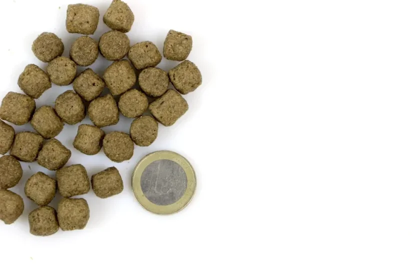 Marp Natural Senior Light granule s bielou rybou pre starších psov, kastrovaných a obéznych psov 2kg 2